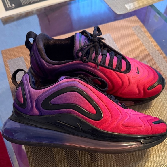 Nike Shoes - Nike air max 720 women sneakers size 5.5 good condition